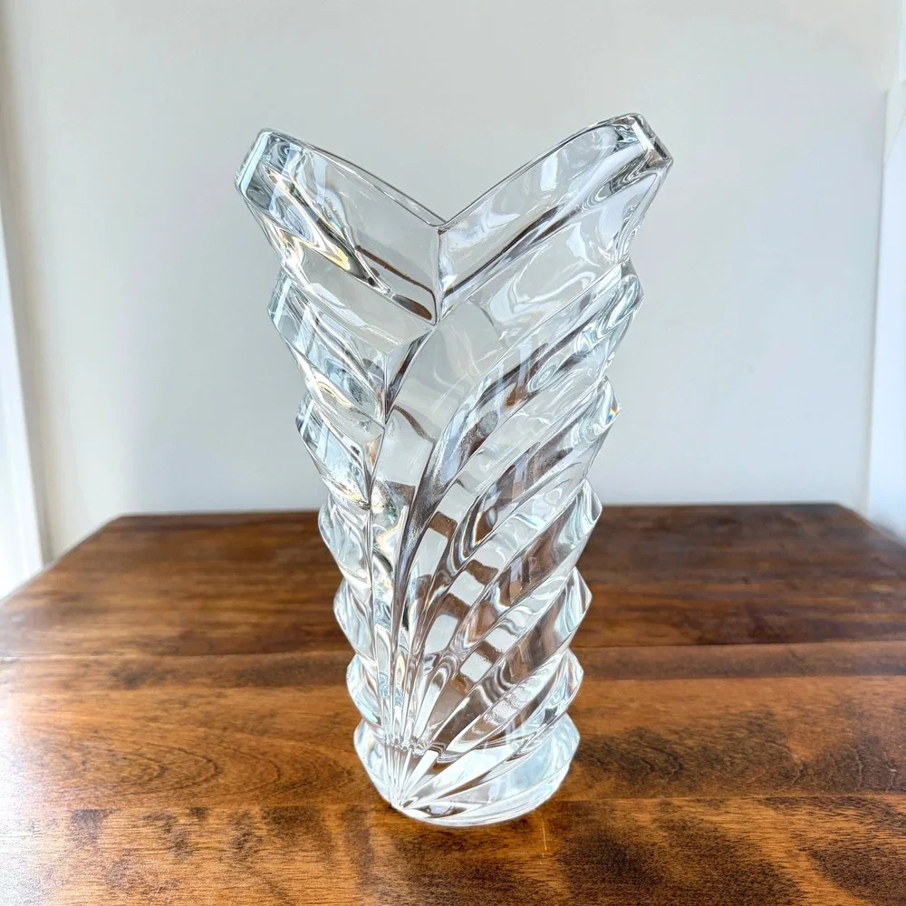 Mikasa Wyndham Crystal Vase 9 Inch Ribbed Spiral Design Clear Japan WX136/915